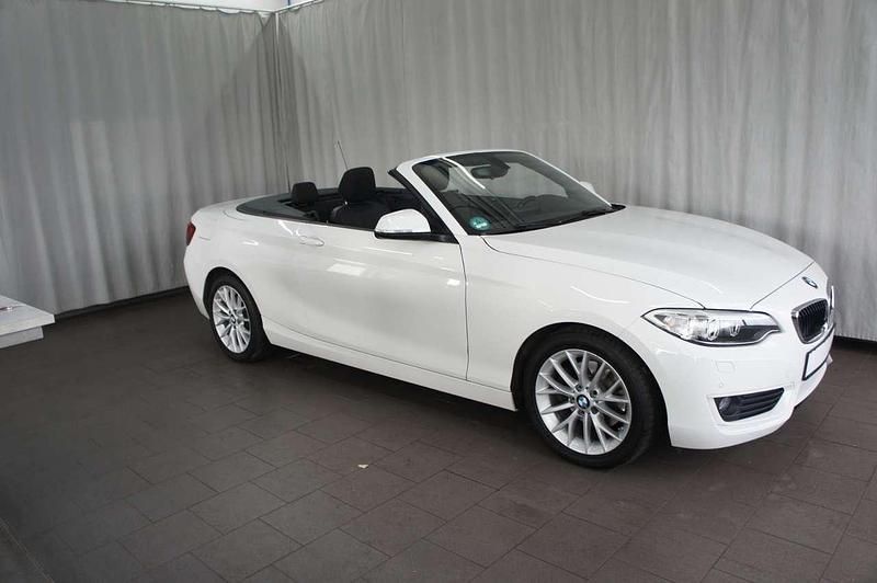 Weiß Gebraucht 2017 BMW 220 Cabrio | 20.990 € (Fairer Preis) - Bild 1/3