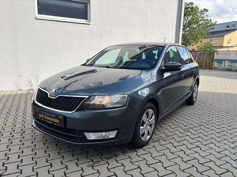 Grau Gebraucht 2016 Skoda Rapid Ambition Kombi | 8.980 € (Fairer Preis) - Bild 1/4