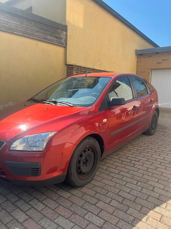 Orange Gebraucht 2006 Ford Focus Limousine | 700 € (Superpreis) - Bild 1/4