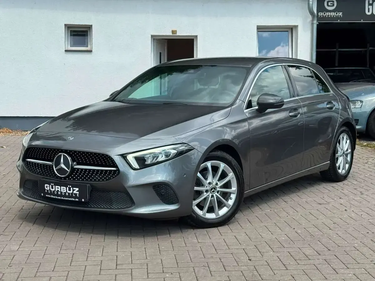 Gebraucht Mercedes A180 Progressive 136 PS (100 kW) 2019 Mountaingrau Limousine