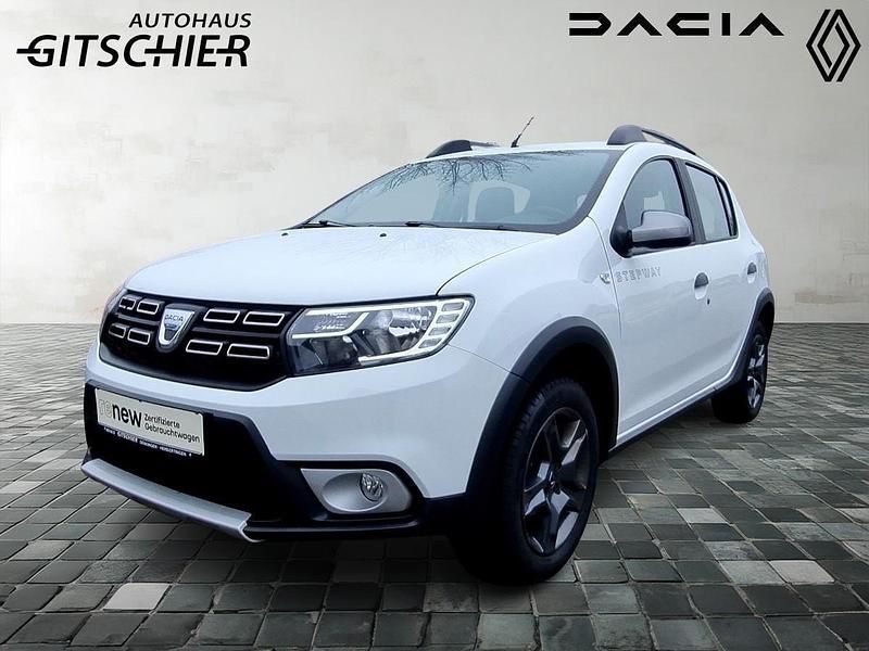 Gebraucht Dacia Sandero Celebration 90 PS (66 kW) 2017 Weiß Limousine
