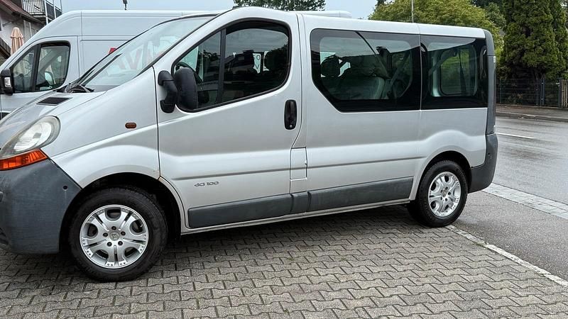 Usado Renault Traffic 2006 Cinzento Monovolume