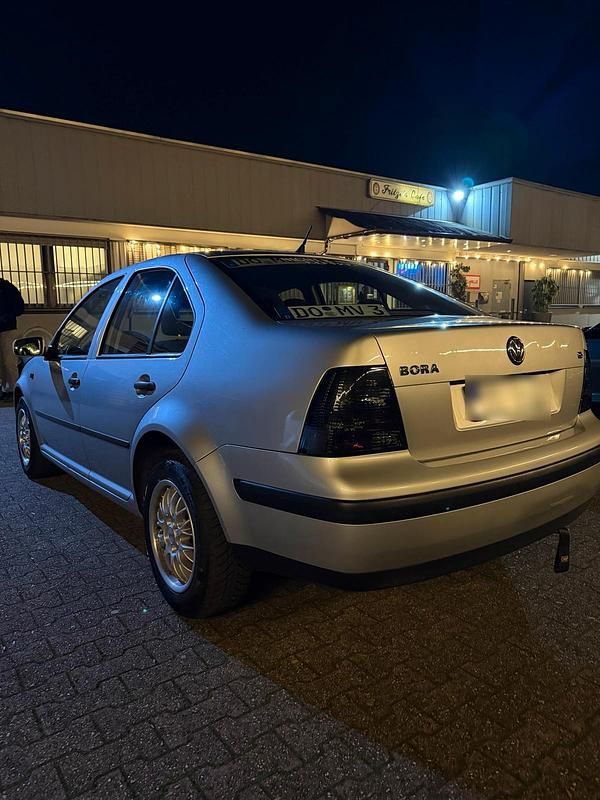 Gebraucht VW Bora 105 PS (77 kW) 2001 Grau Limousine