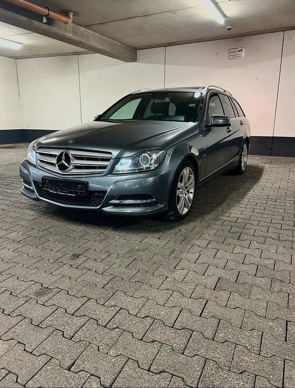 Gebraucht Mercedes C250 204 PS (150 kW) 2011 Grau Kombi