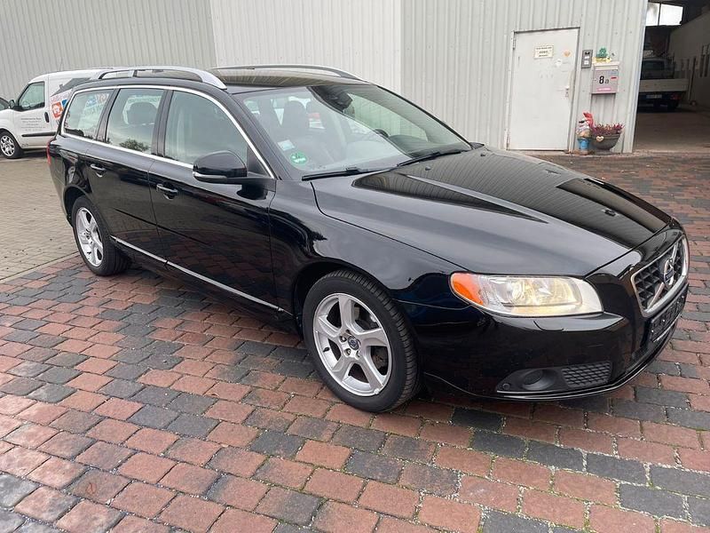 Gebraucht Volvo V70 Summum 163 PS (119 kW) 2012 Schwarz Kombi