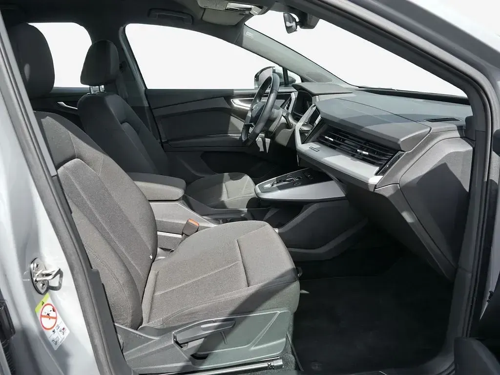 Second-hand Audi Q4 e-tron Basis 125 kW (170 CP) 2023 Gri SUV