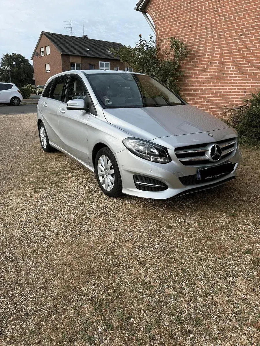 Gebraucht Mercedes B180 Style 109 PS (80 kW) 2015 Grau Kleinwagen