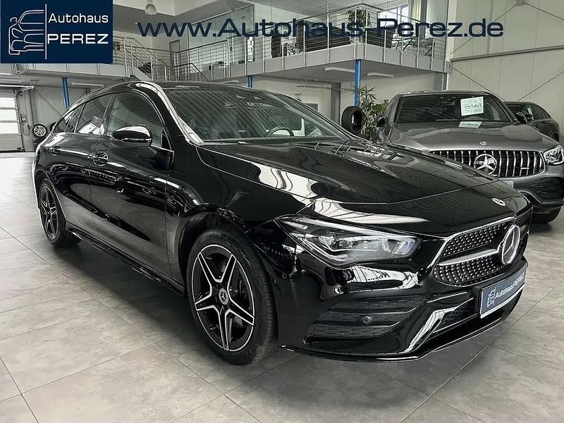 Nachtschwarz Gebraucht 2023 Mercedes CLA250e Shooting Brake AMG Kombi | 33.739 € (Fairer Preis) - Bild 1/4