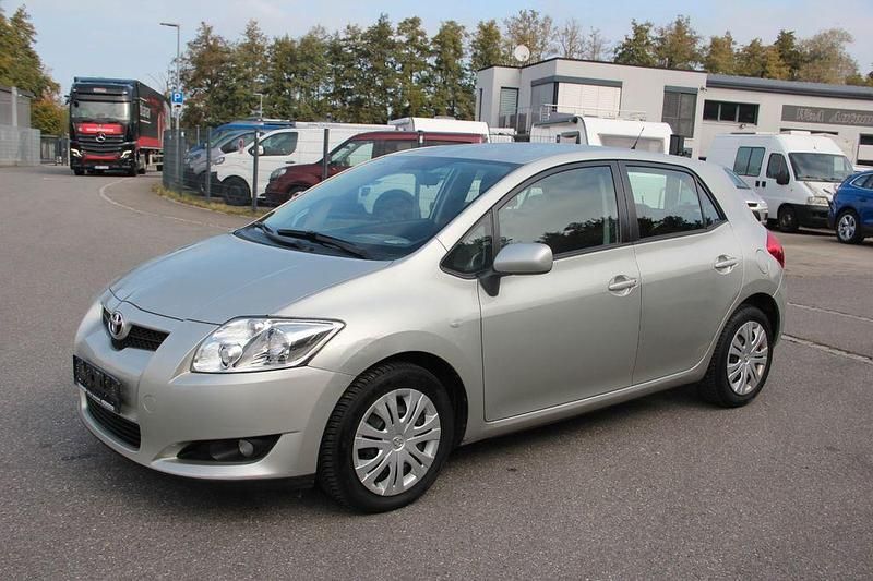Silber Gebraucht 2009 Toyota Auris Basis Limousine | 5.350 € (Fairer Preis) - Bild 1/4