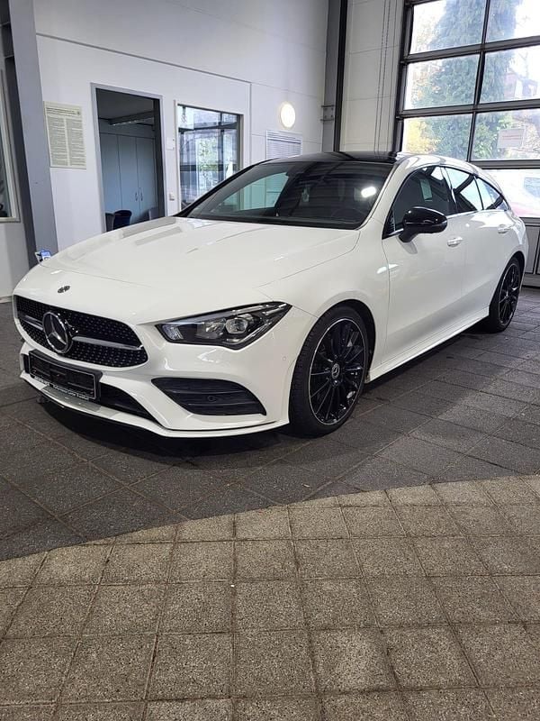 Weiß Gebraucht 2019 Mercedes CLA220 Shooting Brake AMG line Kombi | 25.900 € (Etwas zu teuer) - Bild 1/4