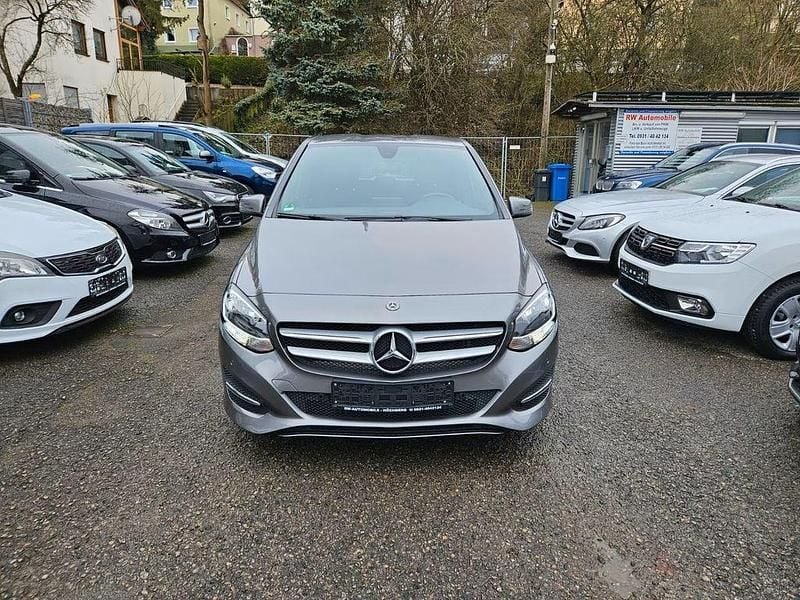 Gebraucht Mercedes B180 122 PS (89 kW) 2017 Grau Van / Kleinbus