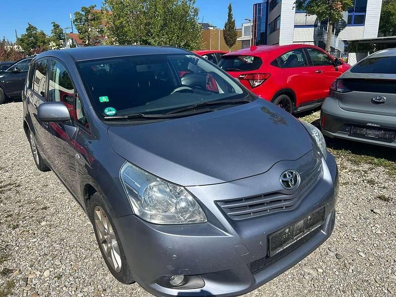 Gebraucht Toyota Verso Travel 126 PS (92 kW) 2012 Blue metallic Van / Kleinbus