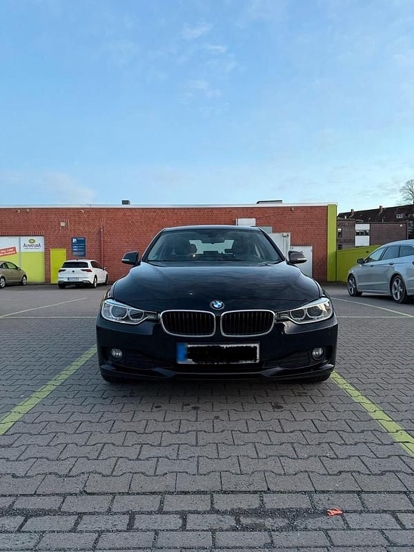 Gebraucht BMW 318 Comfort Edition 143 PS (105 kW) 2012 Schwarz Limousine