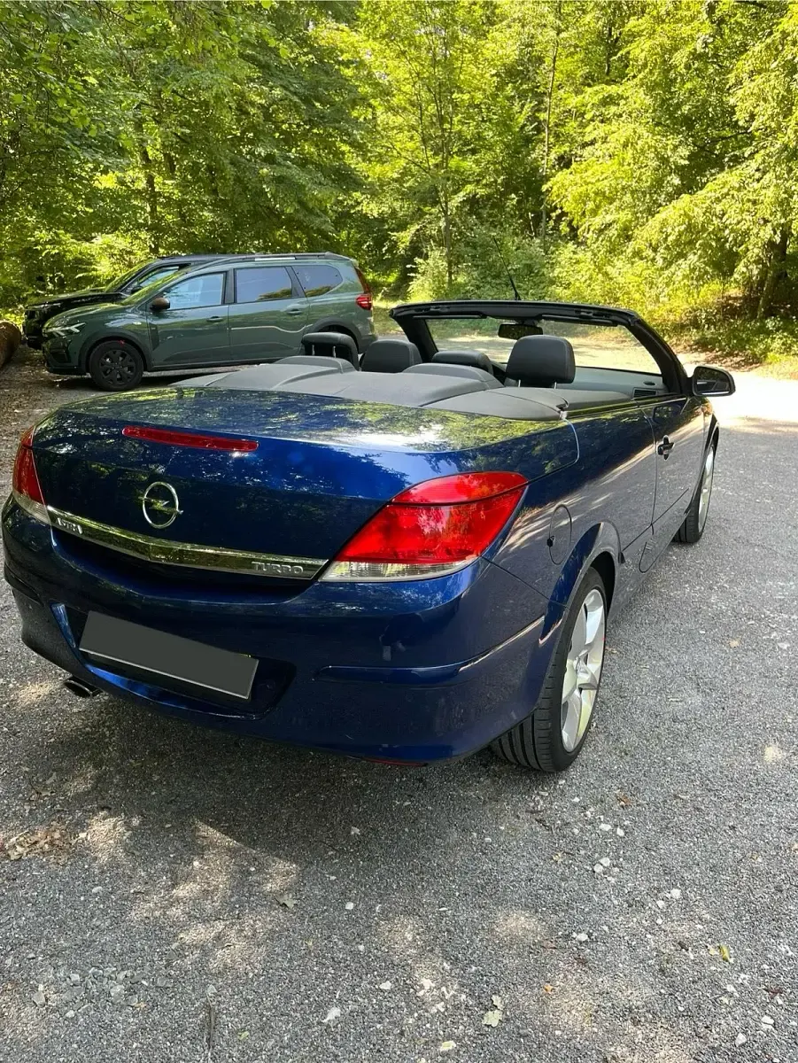 Gebraucht Opel Astra 180 PS (132 kW) 2010 Blau Cabrio