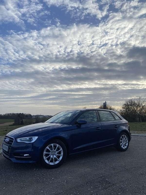 Second-hand Audi A3 Ambiente 125 CP (91 kW) 2015 Albastru Berlinǎ