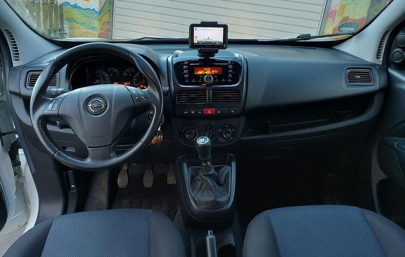 Gebraucht Opel Combo Edition 120 PS (88 kW) 2016 Weiß Van / Kleinbus