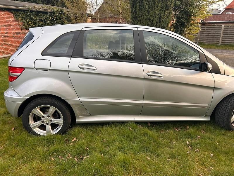 Gebraucht Mercedes B180 109 PS (80 kW) 2005 Silber Van / Kleinbus