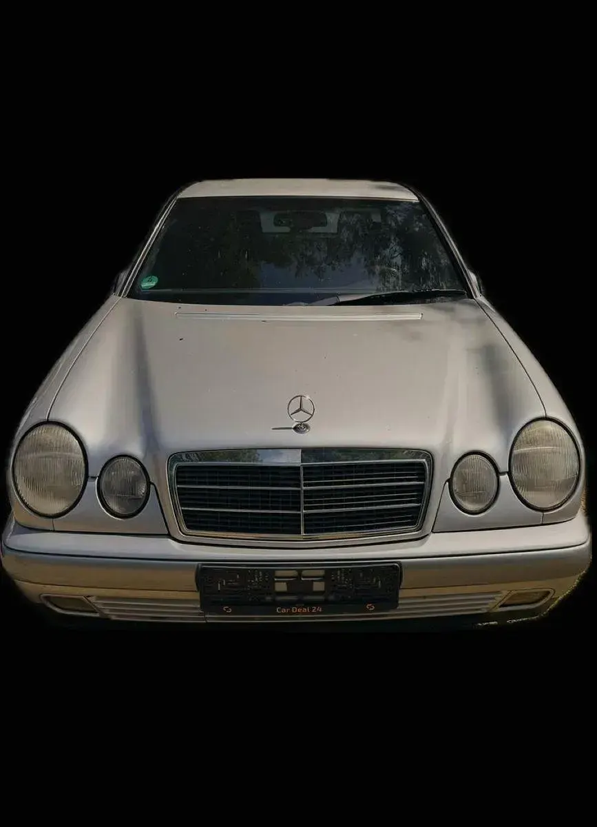 Używany Mercedes E230 Elegance 150 KM (110 kW) 1996 Srebrny Sedan/Limuzyna