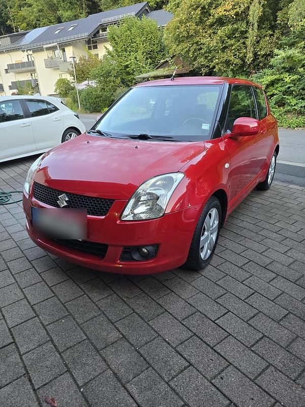 Rot Gebraucht 2009 Suzuki Swift Kleinwagen | 3.500 € (Etwas zu teuer) - Bild 1/4