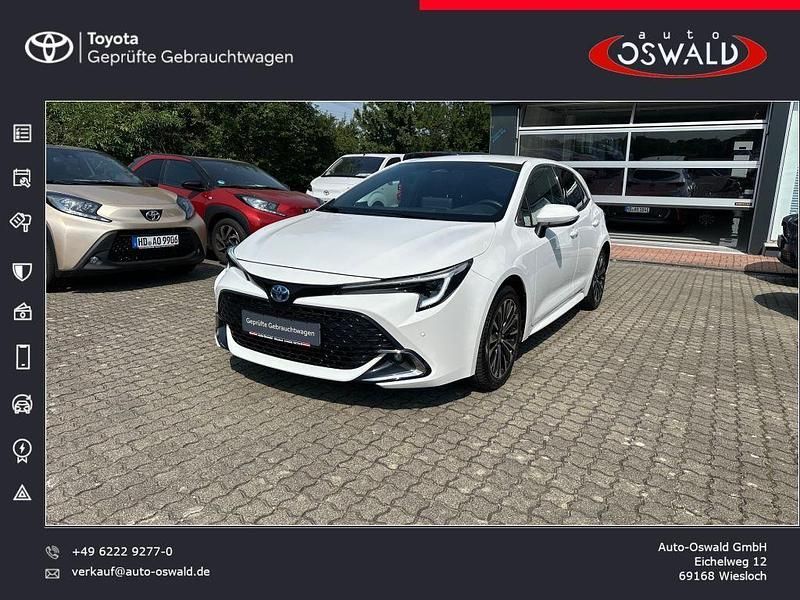 Weiß Gebraucht 2023 Toyota Corolla Team Limousine | 25.890 € (Fairer Preis) - Bild 1/4