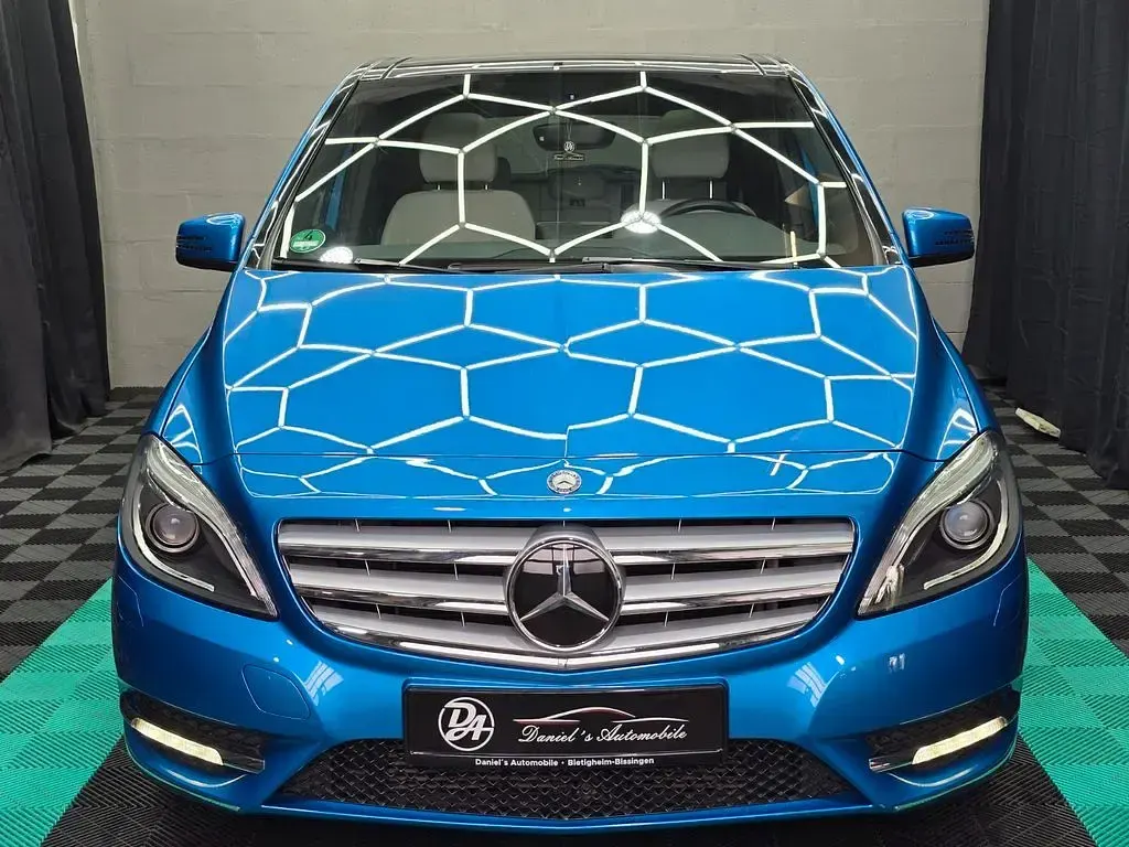 Gebraucht Mercedes B200 156 PS (114 kW) 2014 Blau Kleinwagen