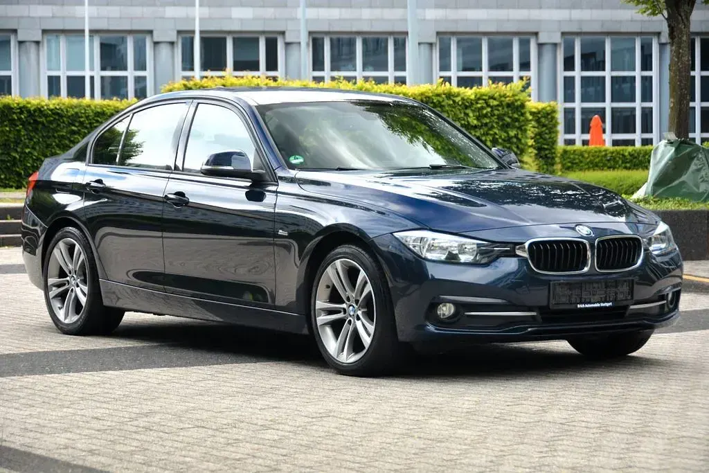 Gebraucht BMW 318 Sport Line 136 PS (100 kW) 2015 Blau Limousine
