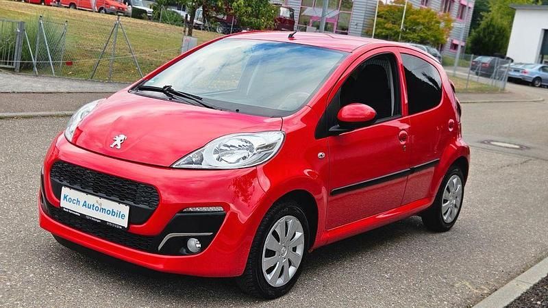 Gebraucht Peugeot 107 Active 68 PS (50 kW) 2013 Rot Kleinwagen
