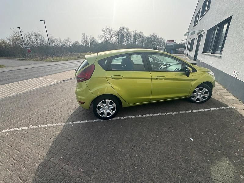 Gebraucht Ford Fiesta 68 PS (50 kW) 2009 Grün Kleinwagen
