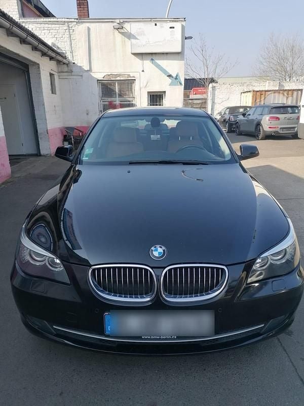 Schwarz Gebraucht 2009 BMW 523 Sport Line Limousine | 9.200 € (Fairer Preis) - Bild 1/4