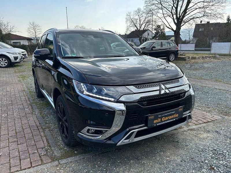 Gebraucht Mitsubishi Outlander P-HEV Plus 224 PS (164 kW) 2018 Schwarz SUV