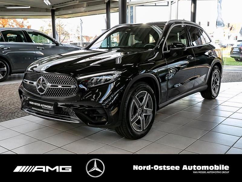 Metalliclack obsidianschwarz Gebraucht 2025 Mercedes GLC300 AMG SUV | 56.490 € (Superpreis) - Bild 1/4