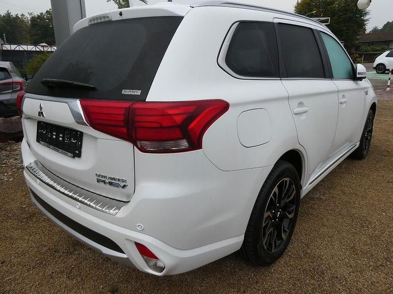Gebraucht Mitsubishi Outlander P-HEV Top 121 PS (88 kW) 2018 Weiß SUV