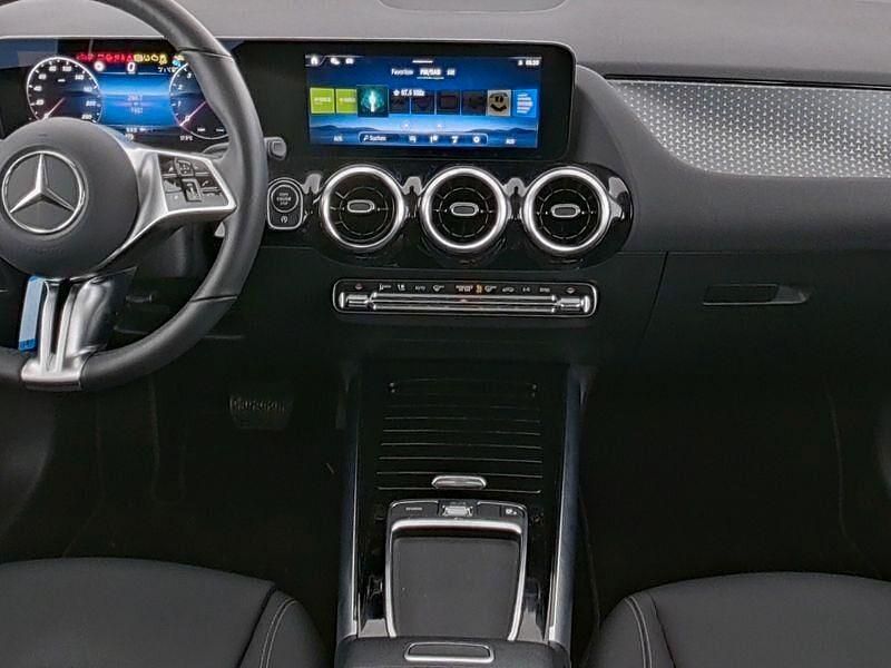 Gebraucht Mercedes B200 Progressive 163 PS (119 kW) 2024 Grau Van / Kleinbus