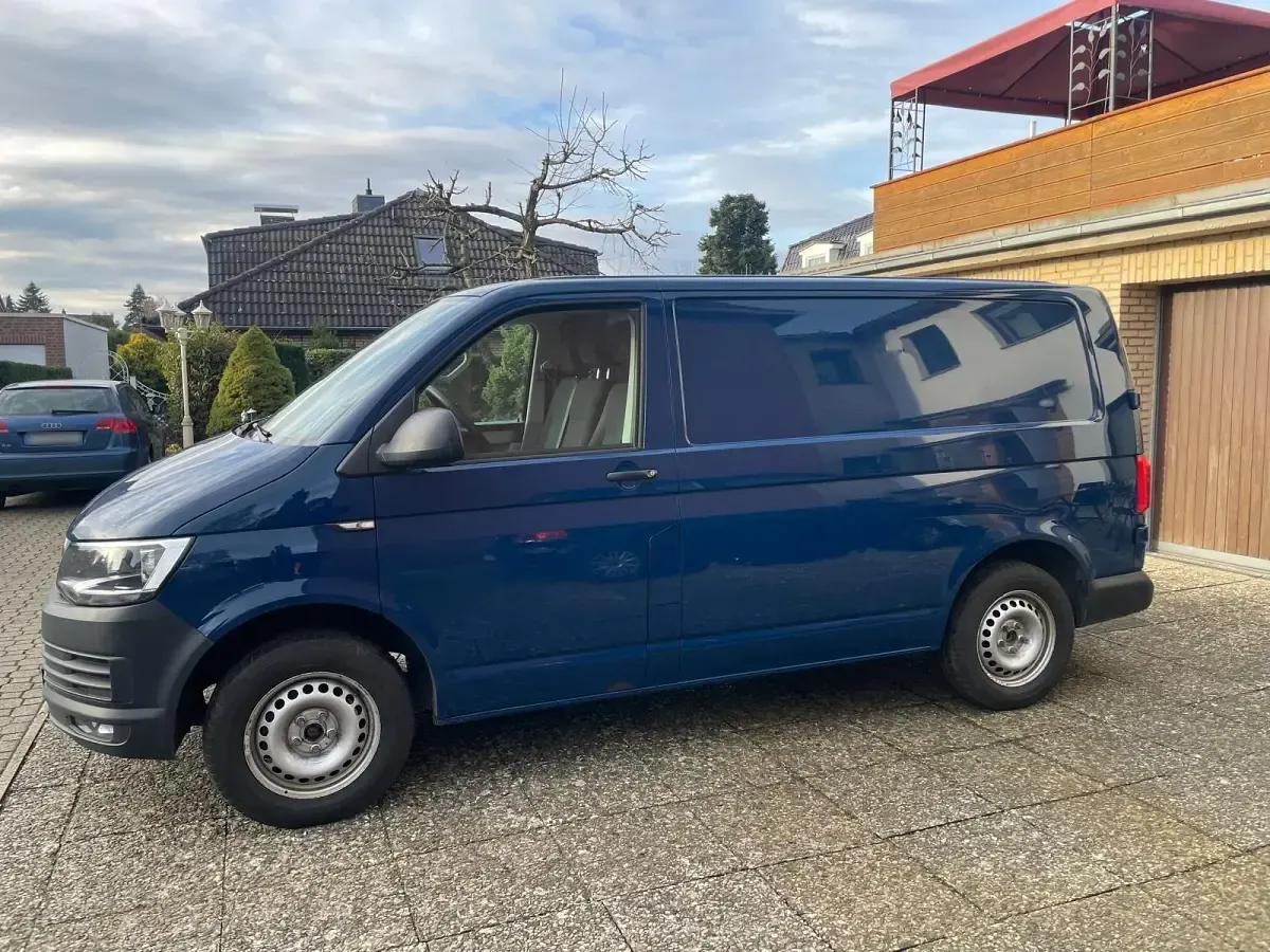 Używany VW Transporter 150 KM (110 kW) 2018 Niebieski Van