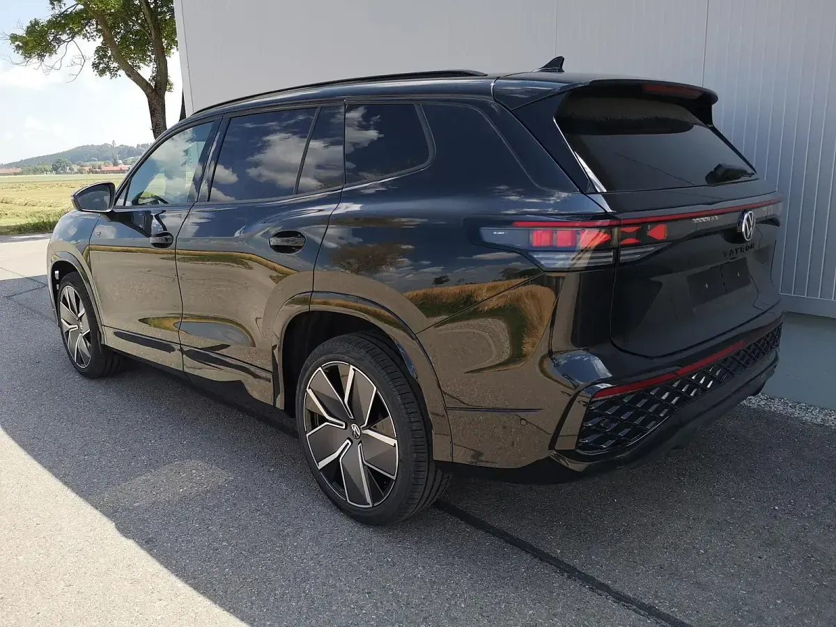 Neu VW Tayron R-line 193 PS (141 kW) 2025 Grenadilschwarz metallic SUV