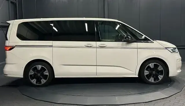 Usado VW Multivan Style 204 HP (150 kW) 2023 Branco Monovolume