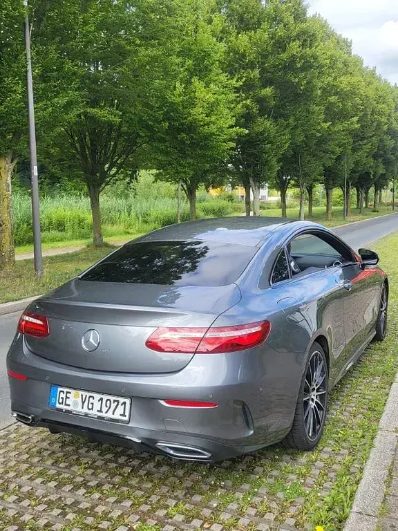 Gebraucht Mercedes E220 194 PS (142 kW) 2019 Grau Coupé