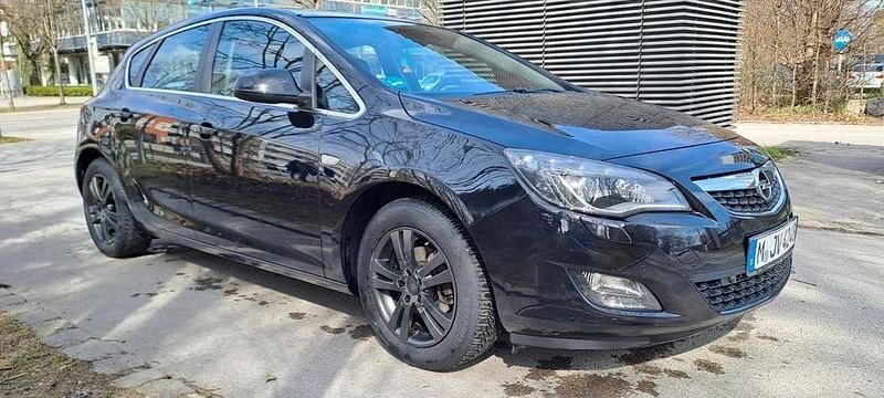 Gebraucht Opel Astra Sport 140 PS (102 kW) 2010 Schwarz Limousine
