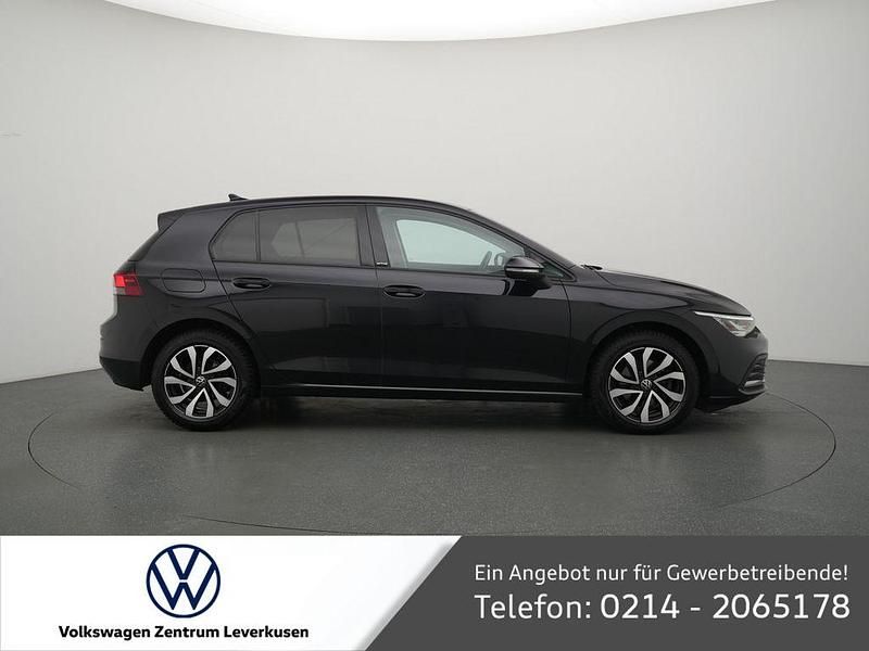 Gebraucht VW Golf VII Active 150 PS (110 kW) 2021 Schwarz Kleinwagen