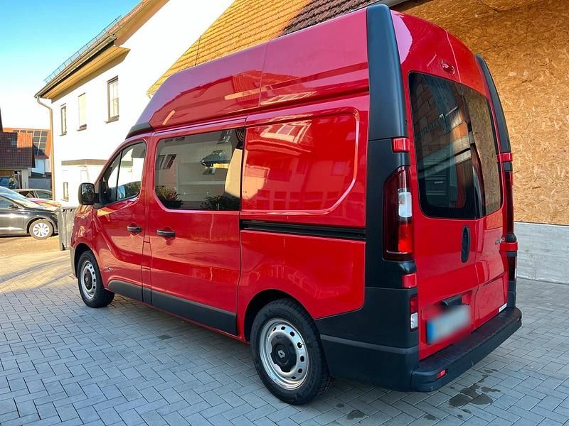 Gebraucht Renault Trafic 140 PS (102 kW) 2016 Rot Van / Kleinbus