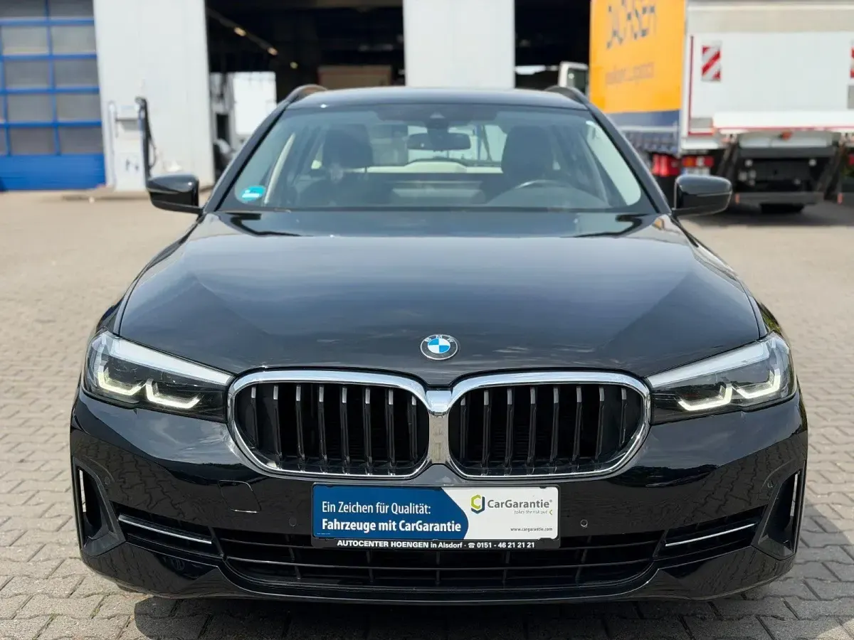 Gebraucht BMW 520 Performance 190 PS (139 kW) 2023 Schwarz Limousine