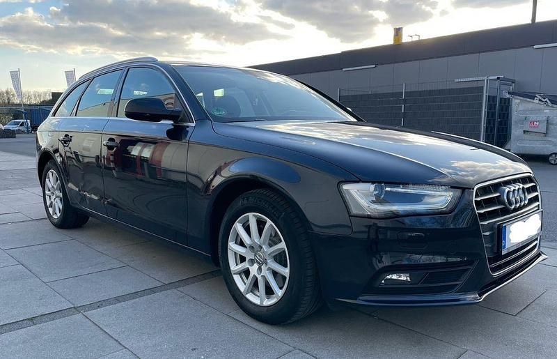 Second-hand Audi A4 Attraction 120 CP (88 kW) 2013 Albastru Break