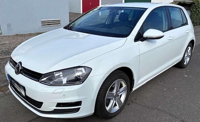 Gebraucht VW Golf VII Comfortline 110 PS (80 kW) 2016 Weiß Limousine