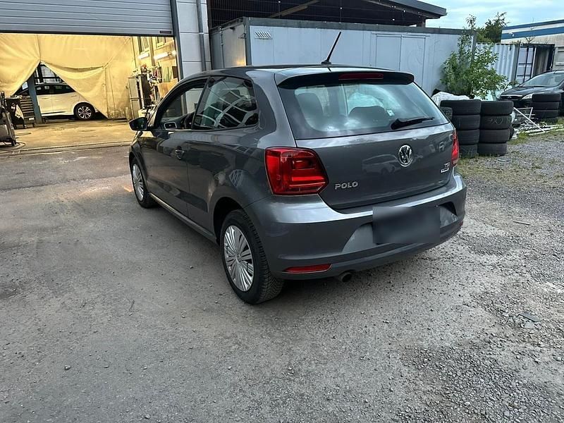 Gebraucht VW Polo 90 PS (66 kW) 2016 Grau Kleinwagen