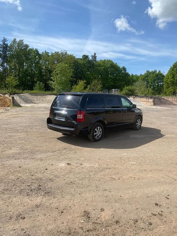 Schwarz Gebraucht 2010 Chrysler Grand Voyager Van / Kleinbus | 7.000 € (Fairer Preis) - Bild 1/4