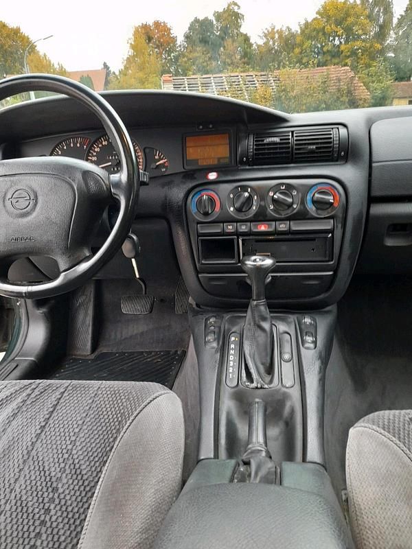 Gebraucht Opel Omega 136 PS (100 kW) 1994 Grün Kombi
