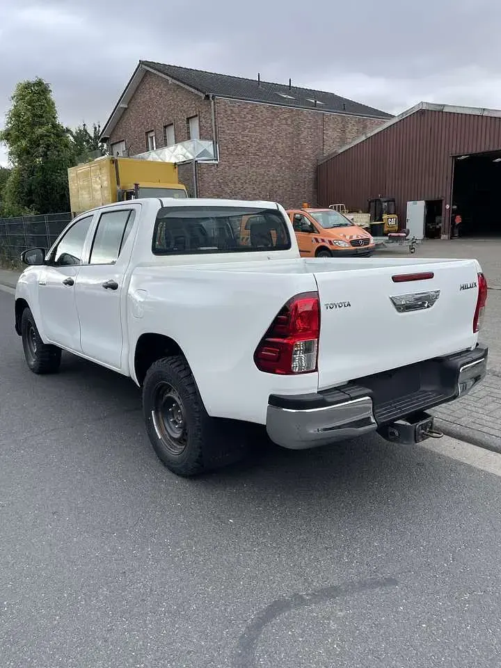 Gebraucht Toyota HiLux Comfort 150 PS (110 kW) 2020 Weiß Pickup