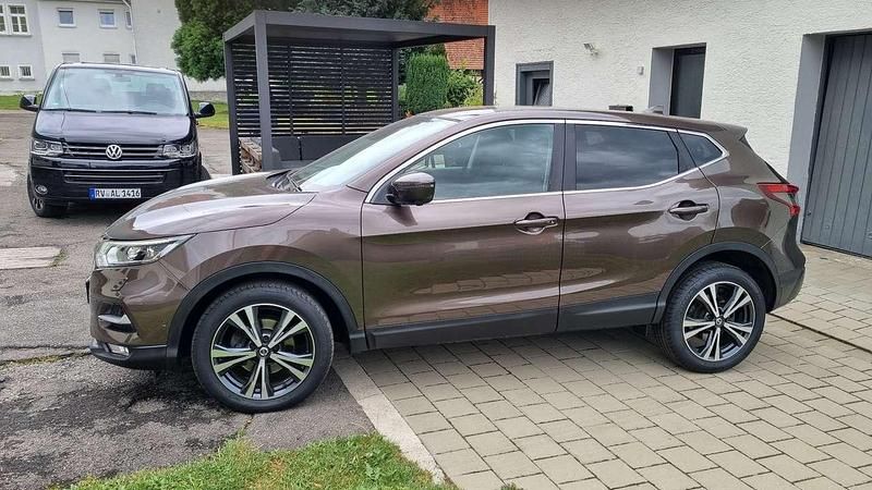 Braun Gebraucht 2019 Nissan Qashqai N-Connecta SUV | 16.500 € (Guter Preis) - Bild 1/4
