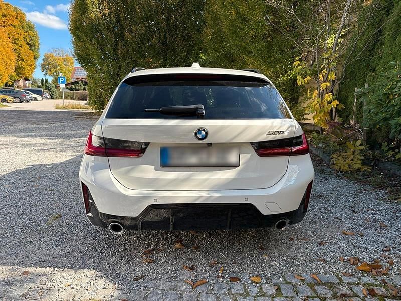 Gebraucht BMW 320e M Sport 2022 Weiß Kombi