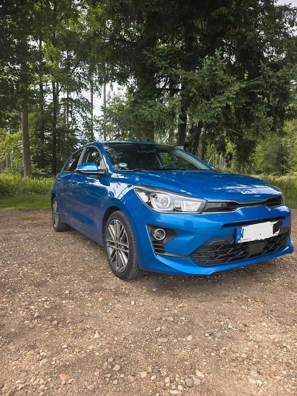 Blau Gebraucht 2022 Kia Rio Spirit Limousine | 10.500 € (Superpreis) - Bild 1/4